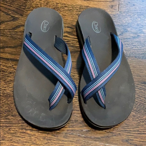 women's chaco flip flops size 7